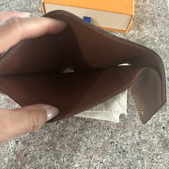 Louis Vuitton Victorine Wallet - Picture 9 of 11